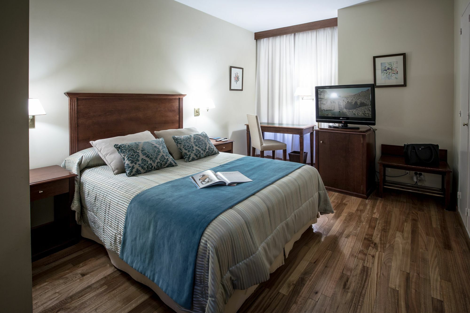 Grand Brizo Comahue Hotel Neuquen Bagian luar foto